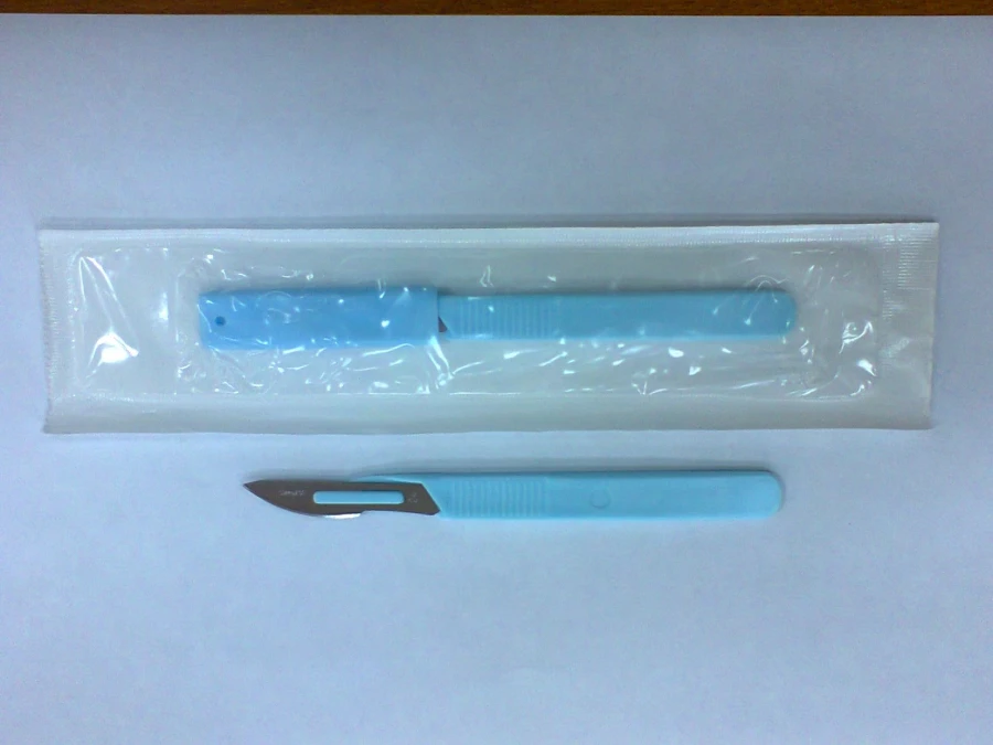 Disposable Surgical Scalpel with Plastic Handle Type 2, Blade No. 24