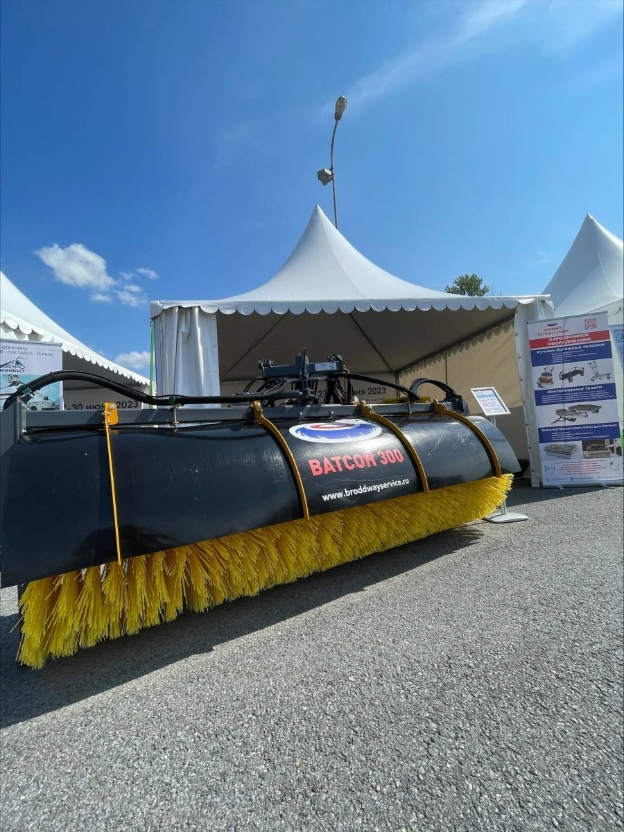 Watson 300 Brush Equipment with Hydraulic Rotation