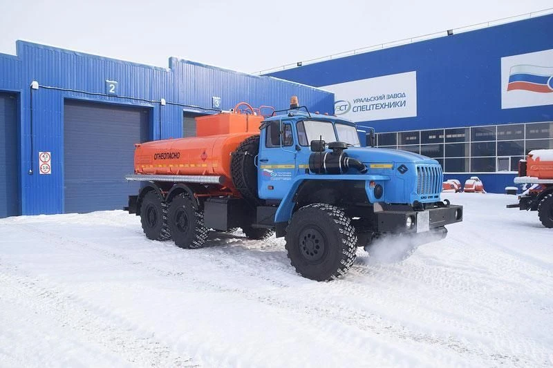 Fuel Refueling Truck (UZST, Model UZST01, Modification 6619)