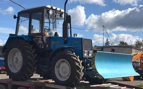 آلة تنظيف بلدية طراز MK.05 (مبنية على جرار "بيلاروس-892")