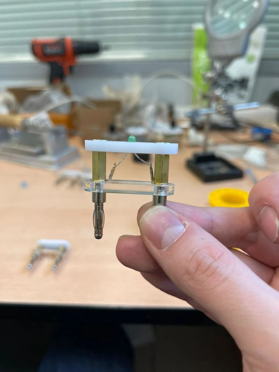 مجموعة التعليم الهندسي مع لوحة نقطية لتصميم الدوائر (نموذج أساسي)