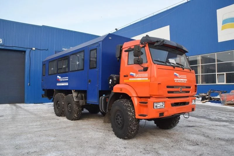 حافلة خاصة لنقل الركاب والبضائع