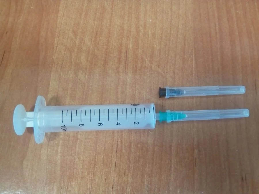10ml Sterile Single-Use Injection Syringe with Needles 10B "Luer