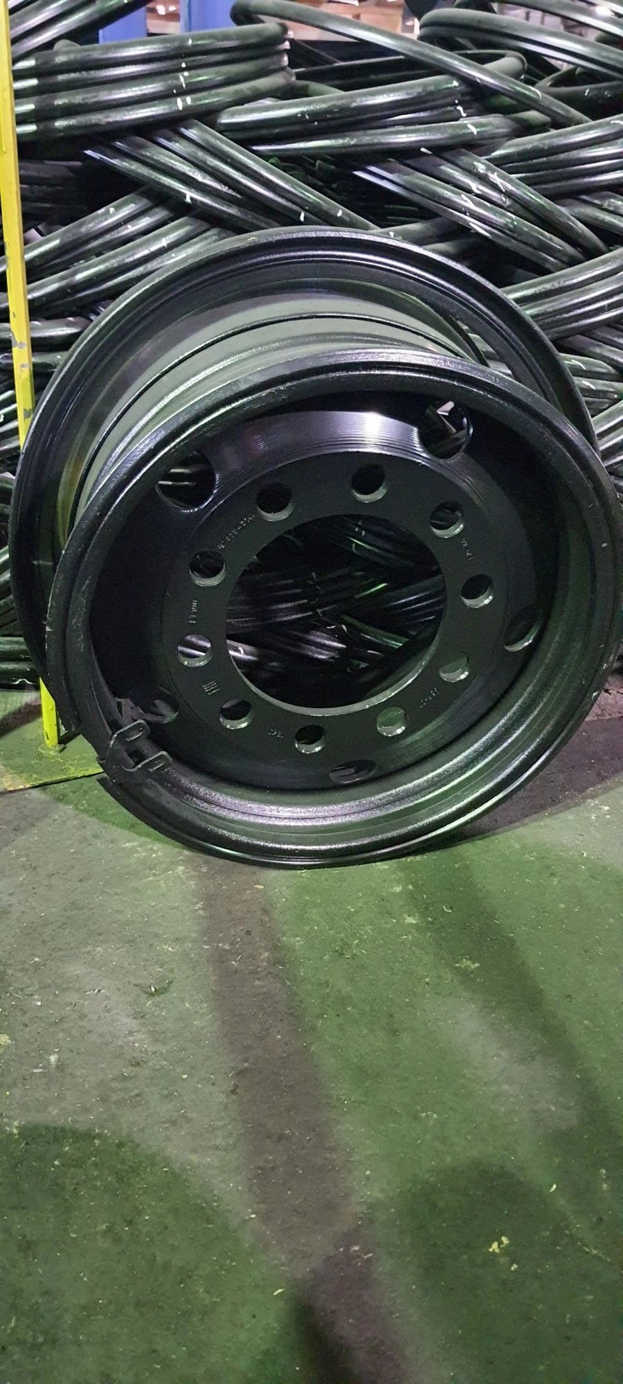 عجلة قرصية فولاذية للمركبات ذات القدرة العالية 6701.3101012-01