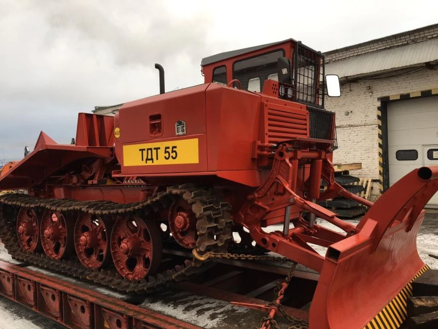 الجرار الصناعي أونيجيتس TDT-55 من الفئة 3 بمحرك ديزل D-245