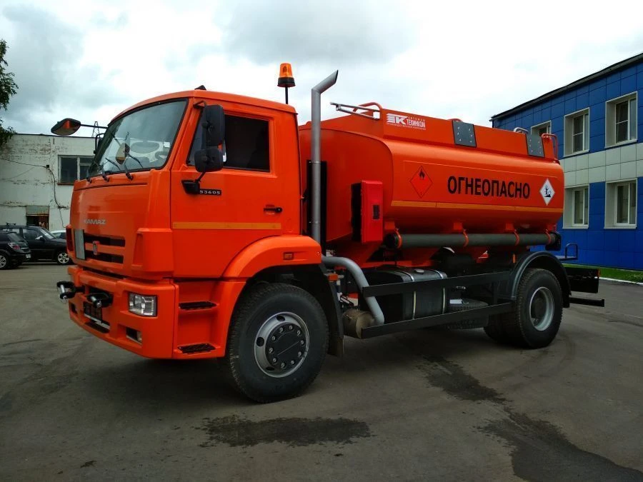 ناقلة النفط الخفيف AC-10، طراز TK142010 (تعديل 4693B5) على هيكل كاما كاما 018/2011/TRCU-2axle-102