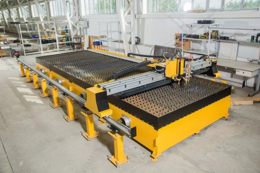 ماكينة قطع حراري سِيبيريا ARMPGS 2000x6000 مع طاولة سحب مُتحكم بها