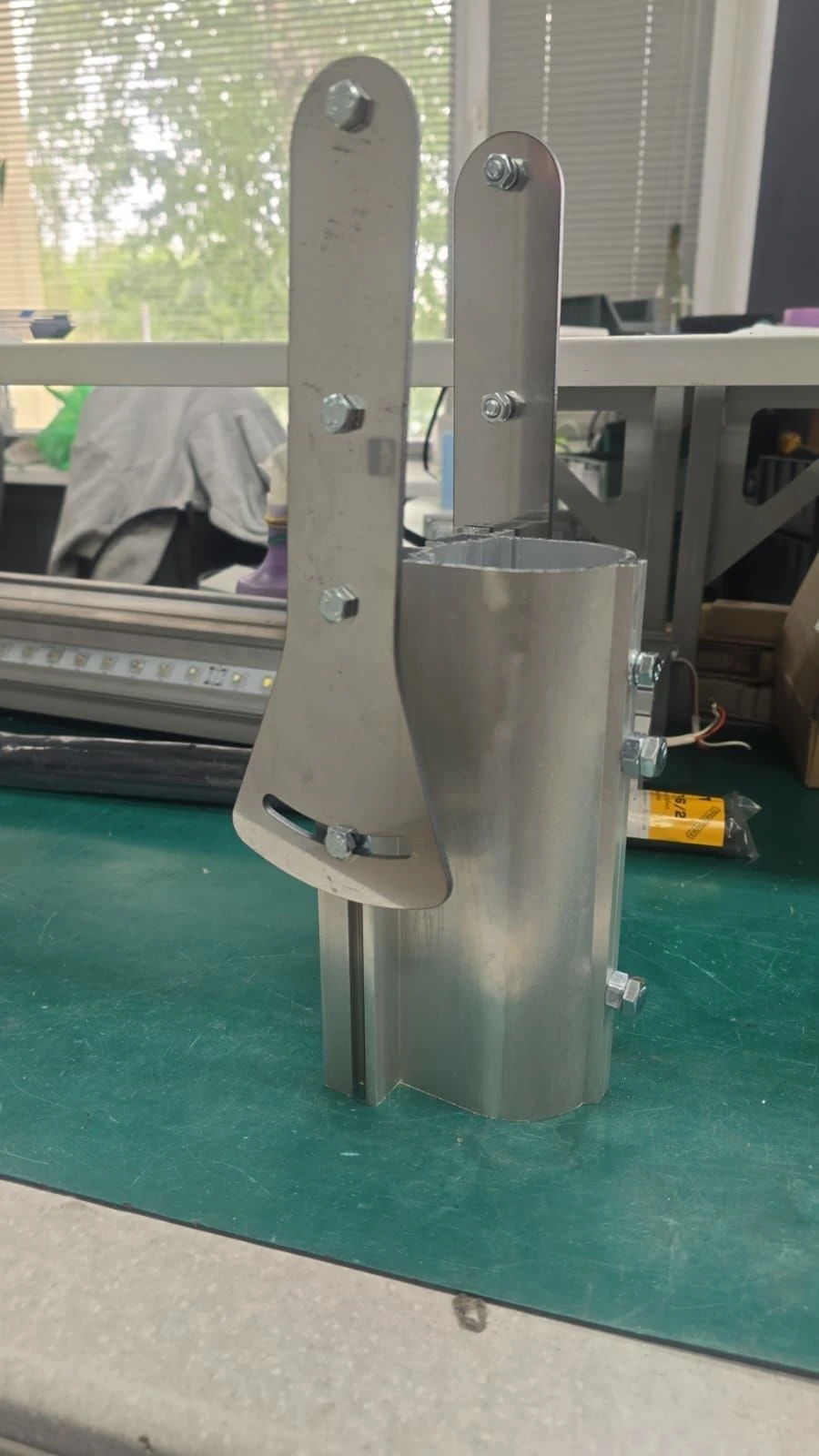 حامل قابل للتعديل لمصابيح سلسلة ALFA