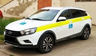 Vehicle with Duplicate Manual Control - Model LV000J, LVS00J, Category M1