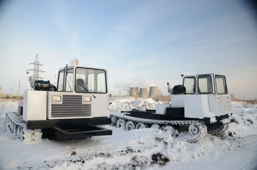 جرار خاص TCN-4 بمحرك YAMZ-236 وكابينة