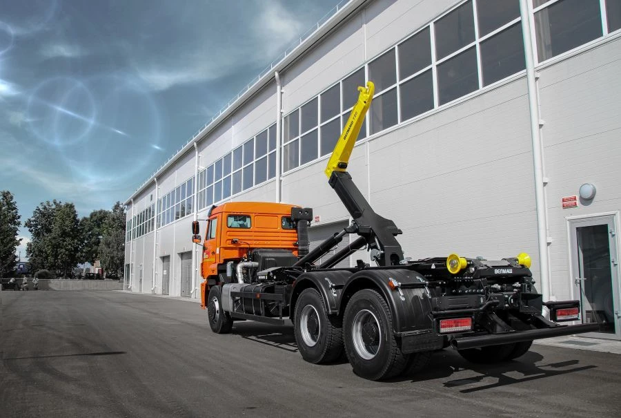 مرفاع متعدد خاص مع معدات رافعة خطاف VK T20 نوع 62E155 على شاسيه كاما 6520-53