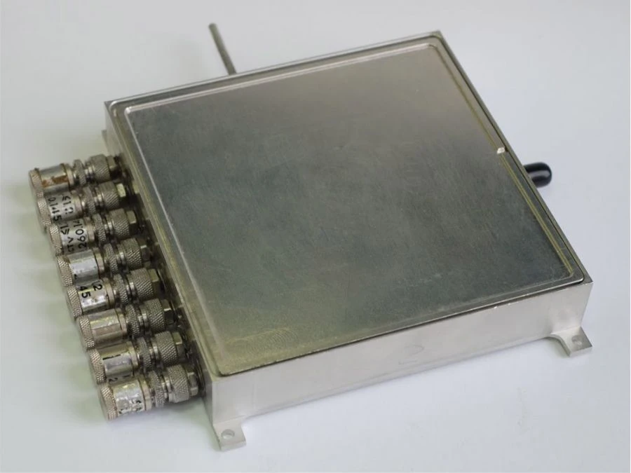 8-Channel Power Divider/Summer for RF Applications