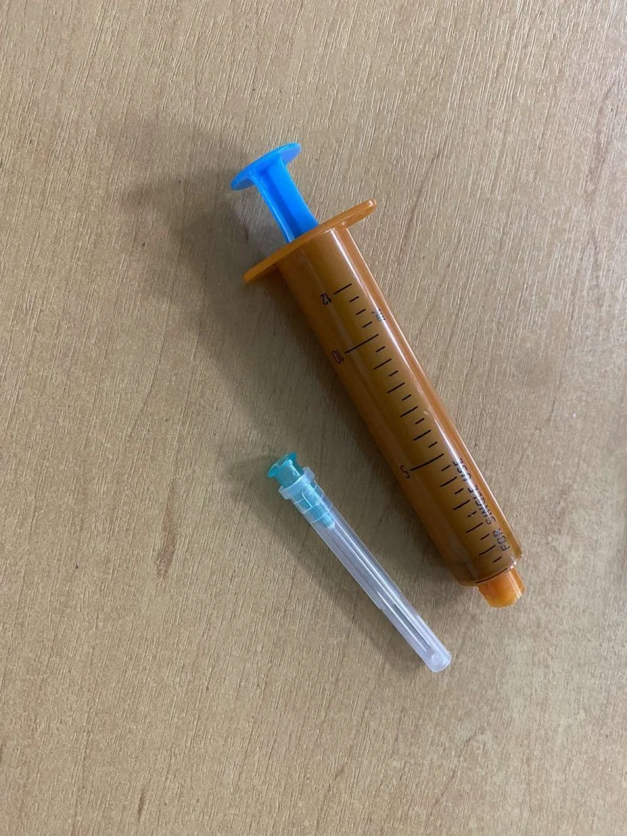 حقنة معقمة للاستخدام مرة واحدة ثلاثية الأجزاء مع قفل لوير وحماية من الأشعة فوق البنفسجية