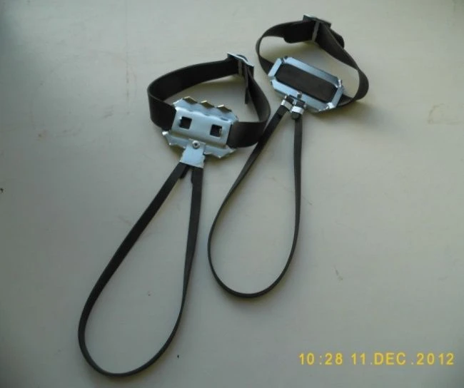 Ice Grippers Size M for Slip Protection on Ice and Snow