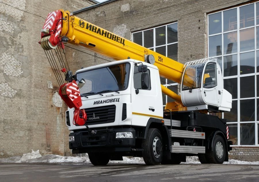 Automobile Crane KS-55744-1 for Construction and Loading Tasks