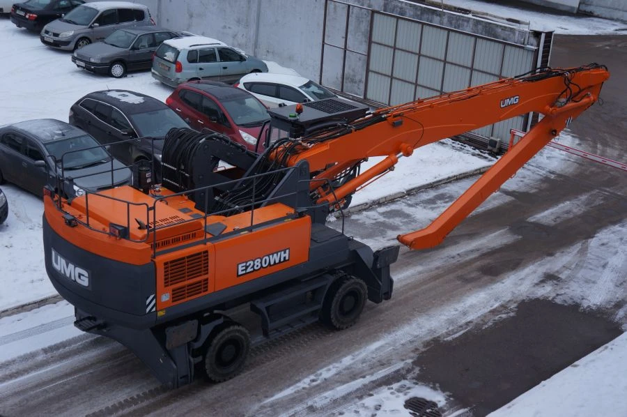 حفار بعجلات E280WH مزود بمقبض دوار