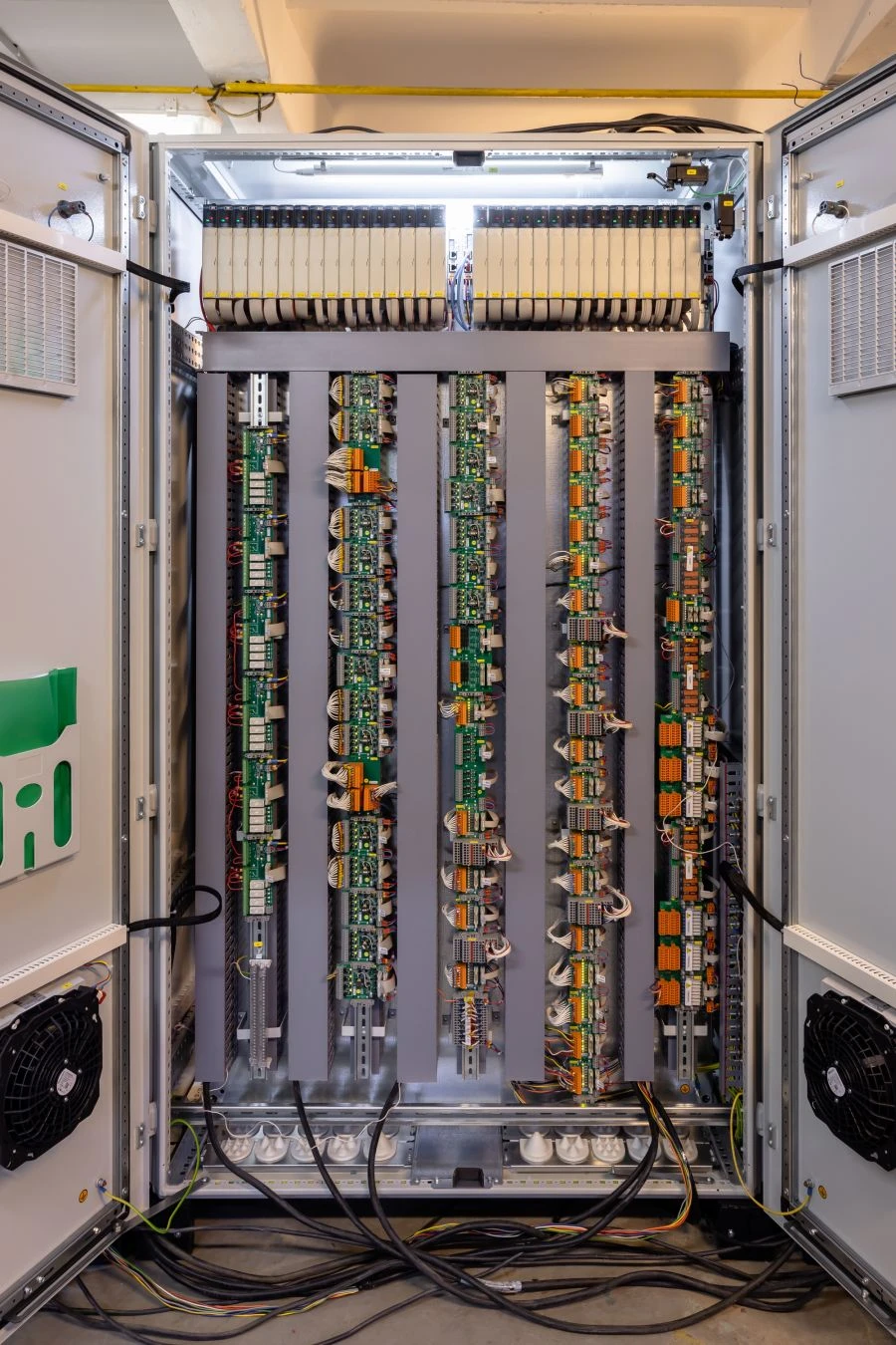 خزائن المجمعات التقنية TEKON من نوع SHKA-U-1500