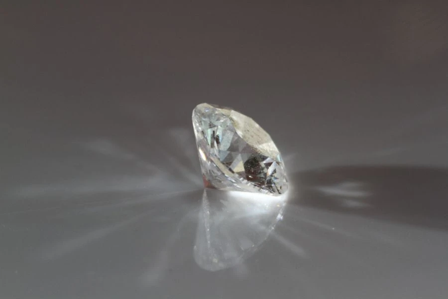 الماس طبيعي معالج للمجوهرات