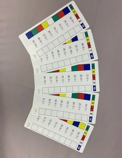 بطاقات تعليمية للضرب والقسمة للكتل رقم 8 - 2/5/10