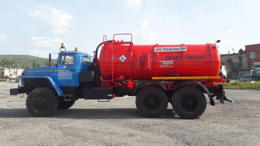 Oil and Gas Condensate Collection Tank AKN 4671L6-30 on Ural 4320 Chassis