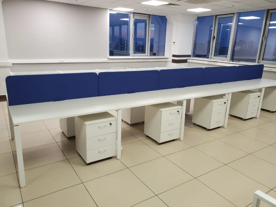 خزانة المكتب لتخزين المعدات والوثائق