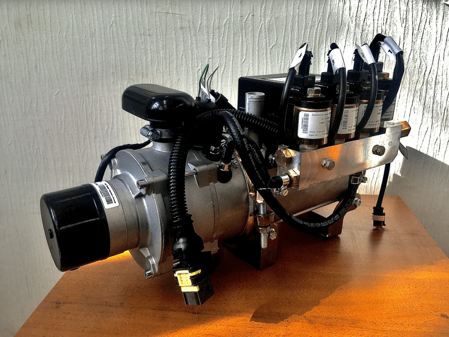 Liquid-Cooled Engine Pre-Heating System 15TSG-24-2C