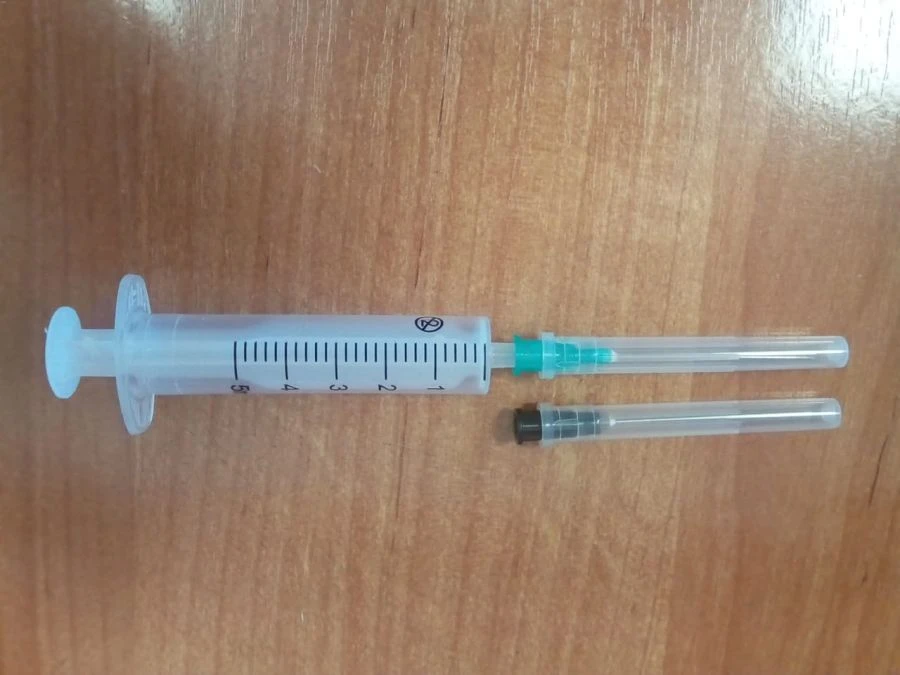 Disposable Sterile Injection Syringe 5ml with Needles 5A "Luer