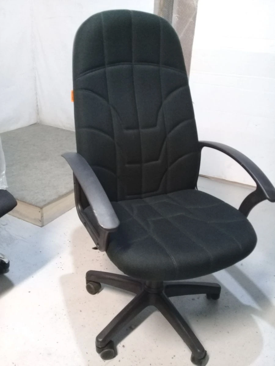 كرسي مريح طراز باركر