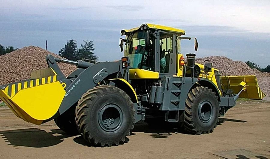 Kirovets K-708 Universal Road Machine 300 HP