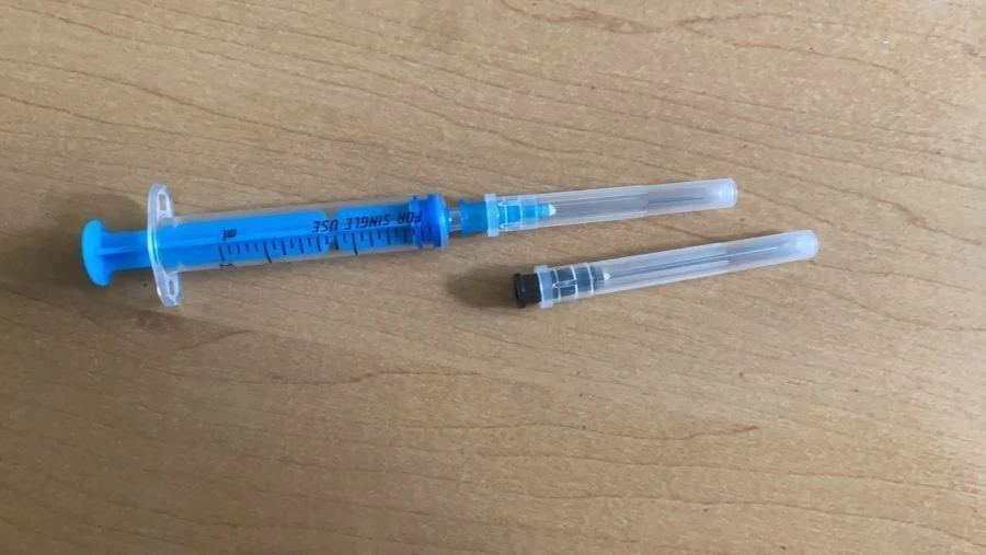 Sterile Single-Use 3-Part Injection Syringe with Needles, Luer Type 2A