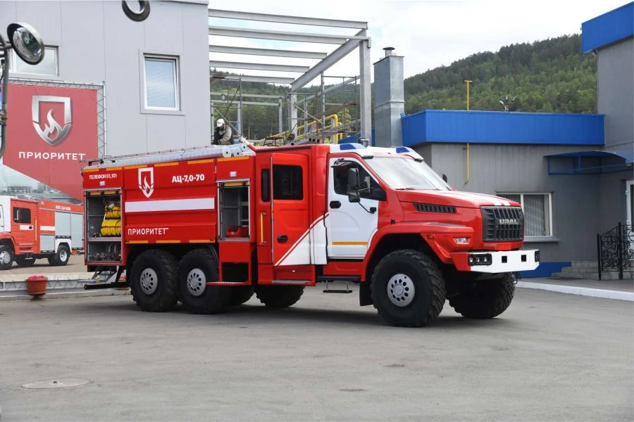Fire Tanker Vehicle AC-(7.0-10.0)-?, Type 5881T, Modification 5881T1, Ural-4320-6951-70 Chassis