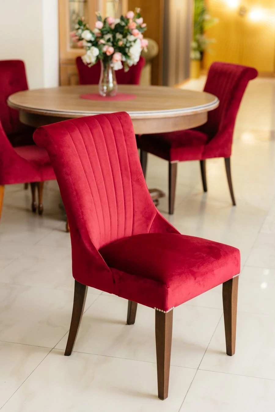 كرسي بوسادة صلبة