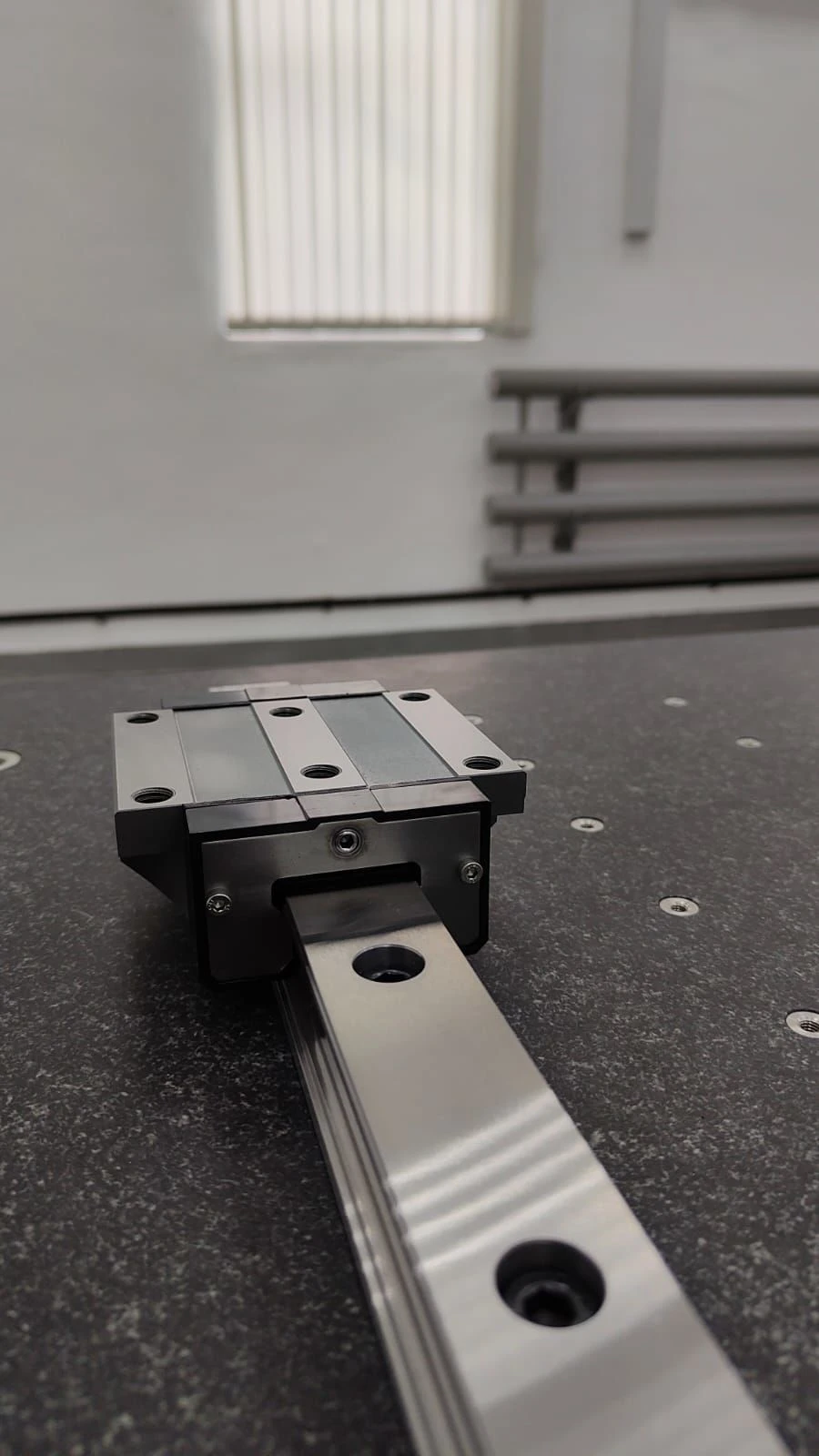 الأدلة الخطية الدوارة للتحكم الدقيق في الحركة