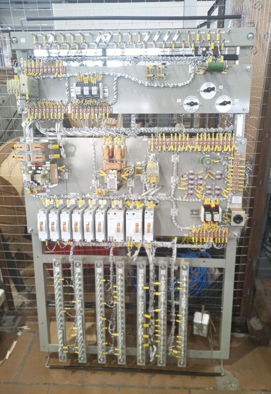 لوحة التحكم لنظام الفرامل الكهروميكانيكية P.06.1 U3