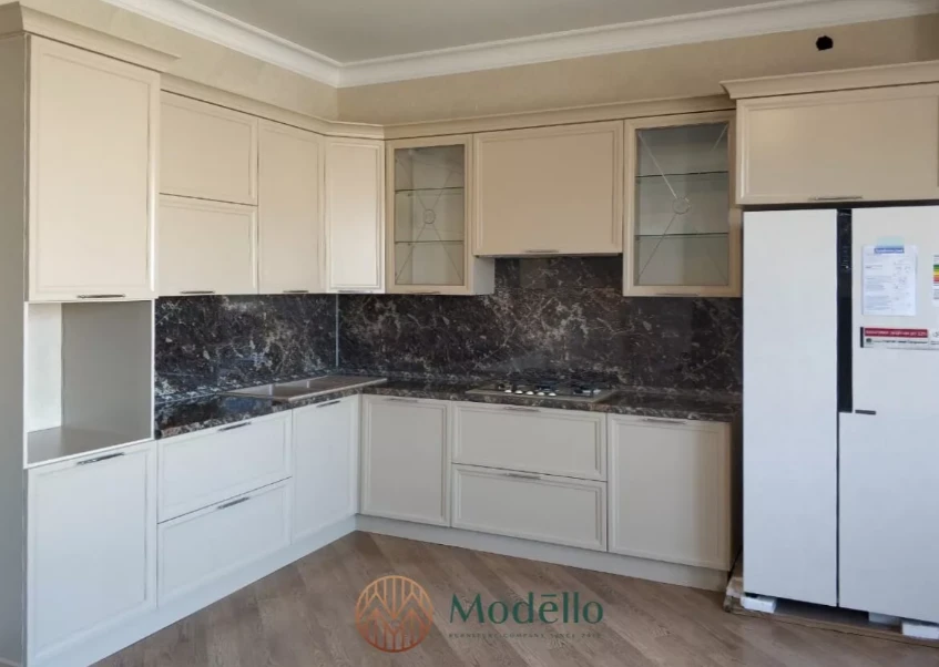 مجموعة المطبخ الخشبية كريما