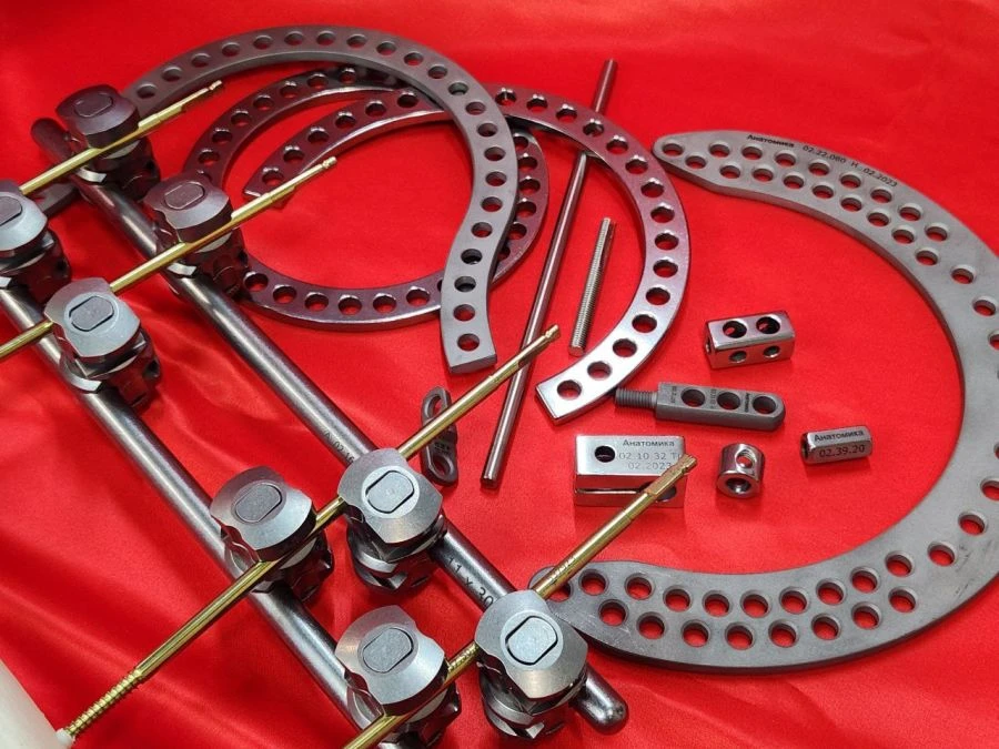 نظام التثبيت الخارجي العظمي للأطراف الطويلة والحوض