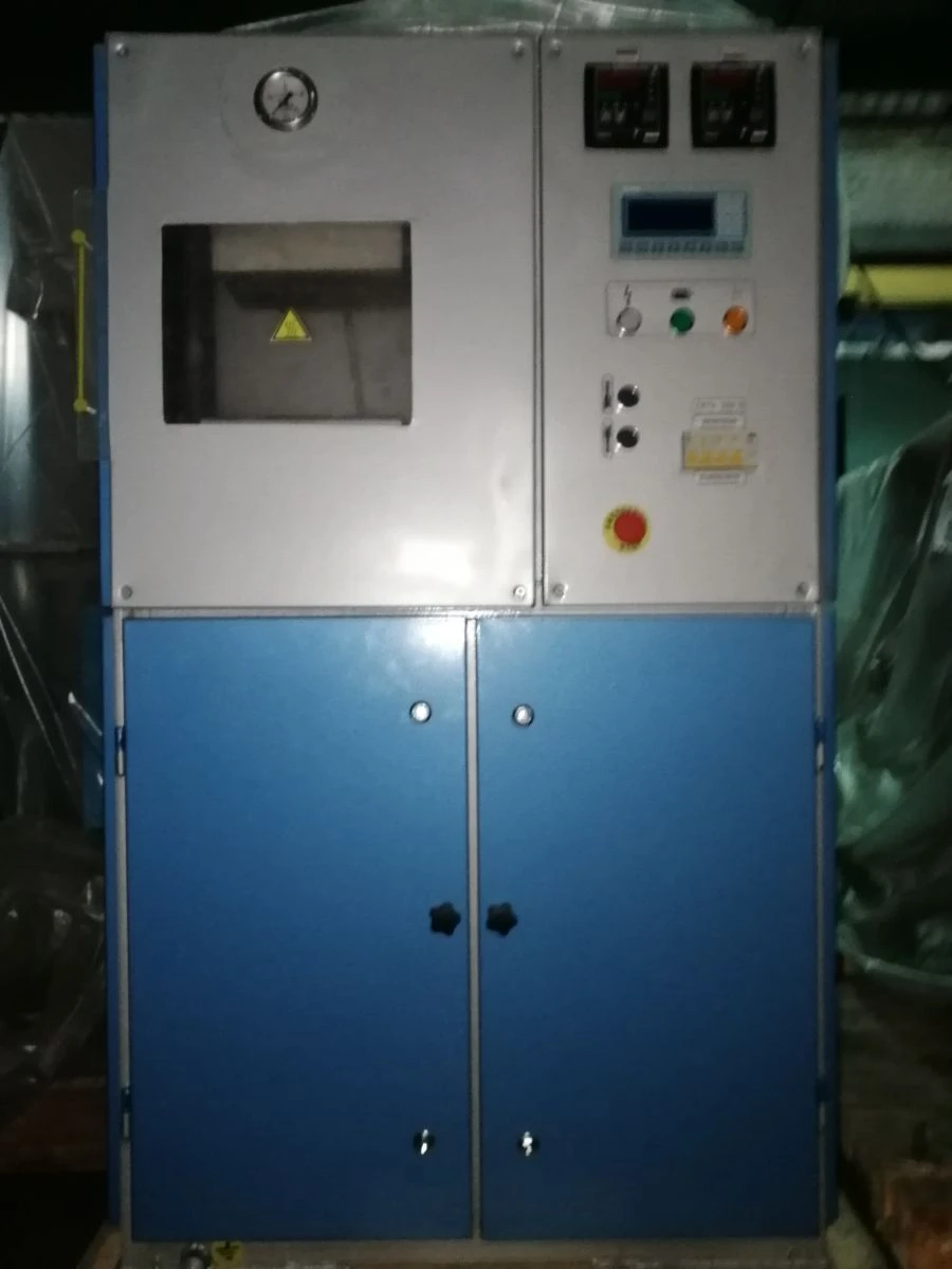 مكبس الفلكنة الهيدروليكي 40-250 1E