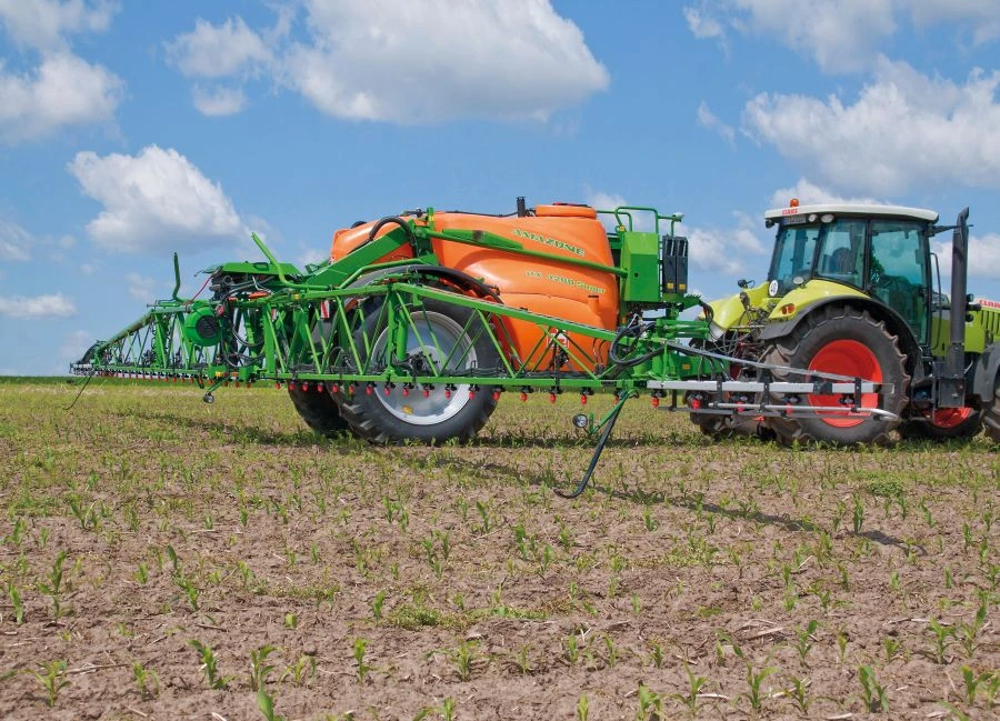 Universal Trailed Sprayer UX 4200 Super