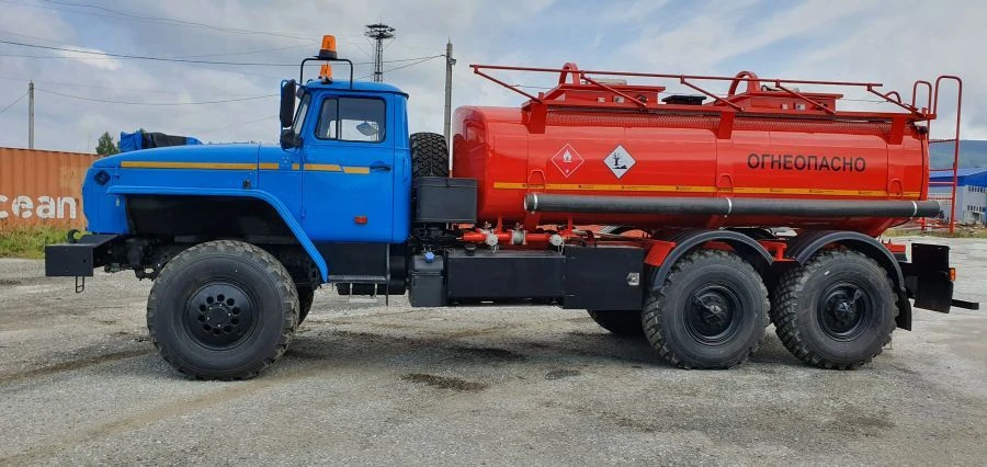 Fuel Tanker ATZ 4671L6-11 on Ural 4320-70 Chassis