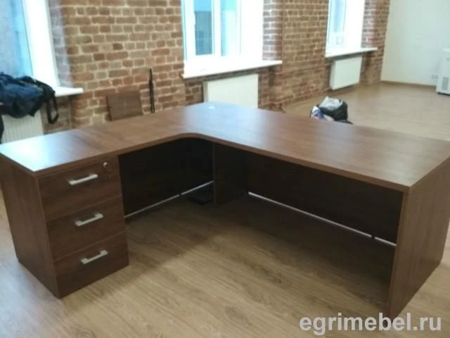 Corner Table with Adjustable Legs - RP-11