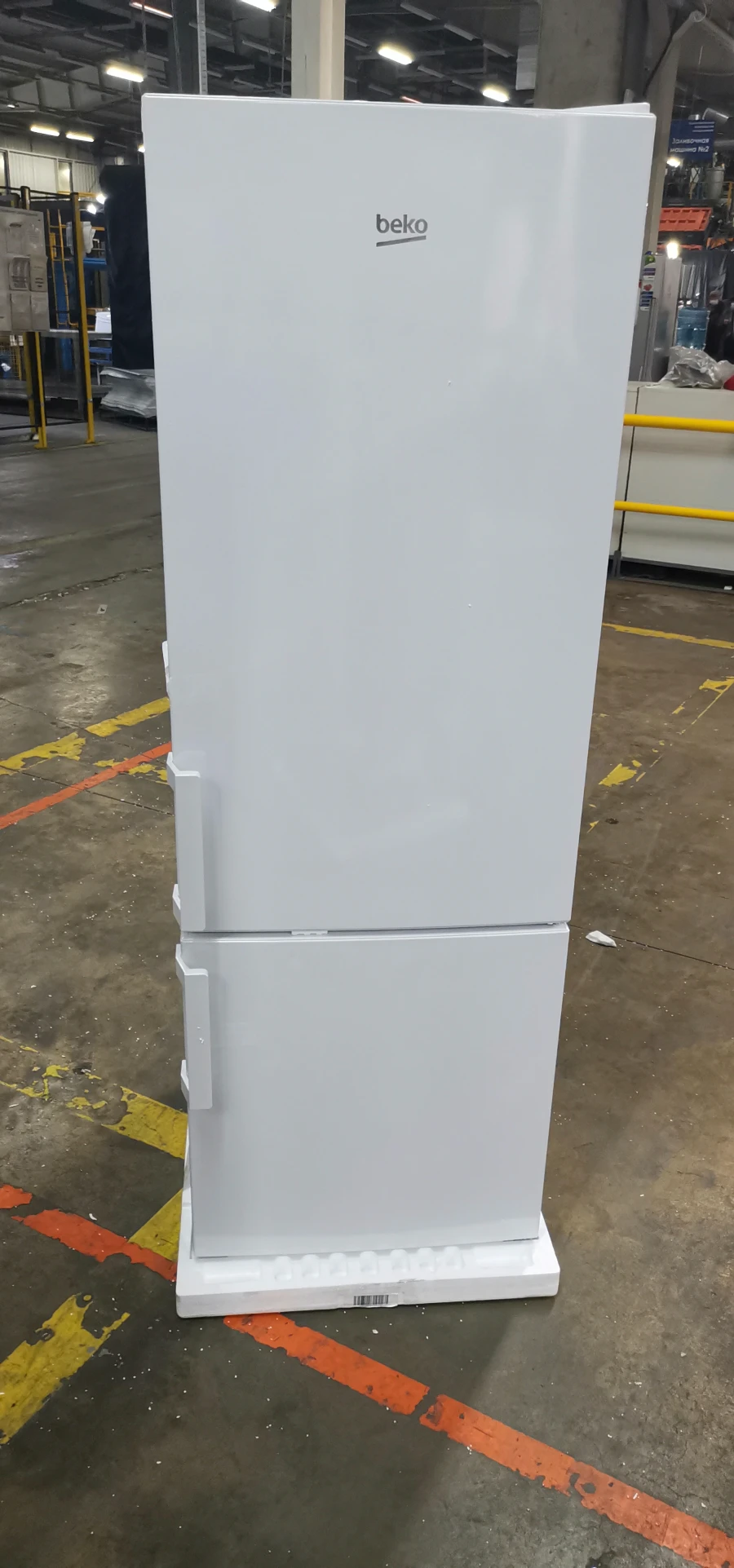 Two-Door Refrigerator CSK240M31WN