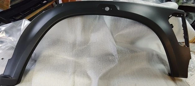 لوحة قوس العجلة الأمامية اليمنى C41R11-8403026