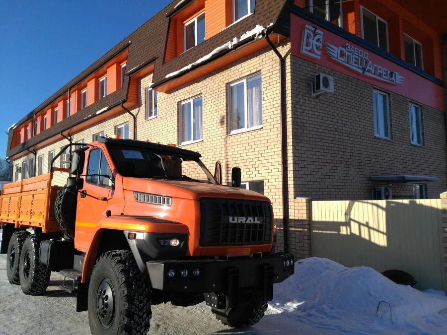 حاملة حاويات نموذج 545303 على شاسيه أورال 4320