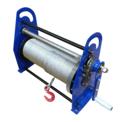 Manual Gear Winch LRo3U 1.0-120.0 for Lifting and Lowering Loads