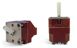 Three-Position Switch with One Push Button and Two Toggle Positions PN2P