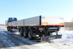 Three-Axle Platform Semi-Trailer SP-361