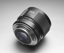 High-Aperture Portrait Lens "MC Zenitar 1.4/85" for Canon