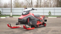 SF150 Snowmobile - All-Terrain Performance