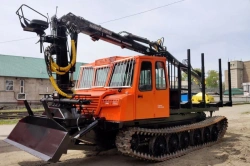 Caterpillar Tow Tractor for Off-Road Transport of People and Cargo TG-44