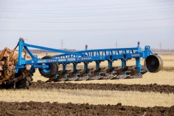 Enhanced Mounted Plow FINIST PLNU-8x40 for Efficient Tillage